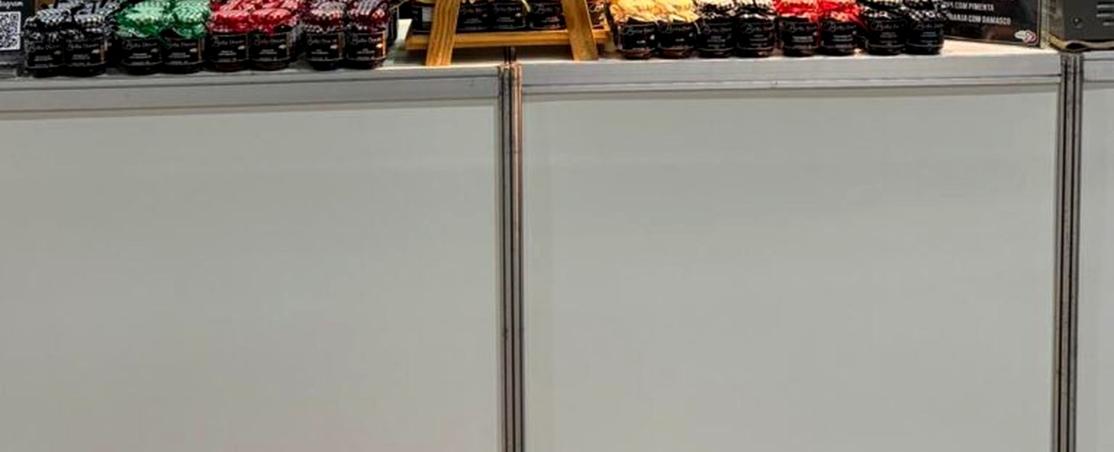 Produtos Bella Doces expostos em feira